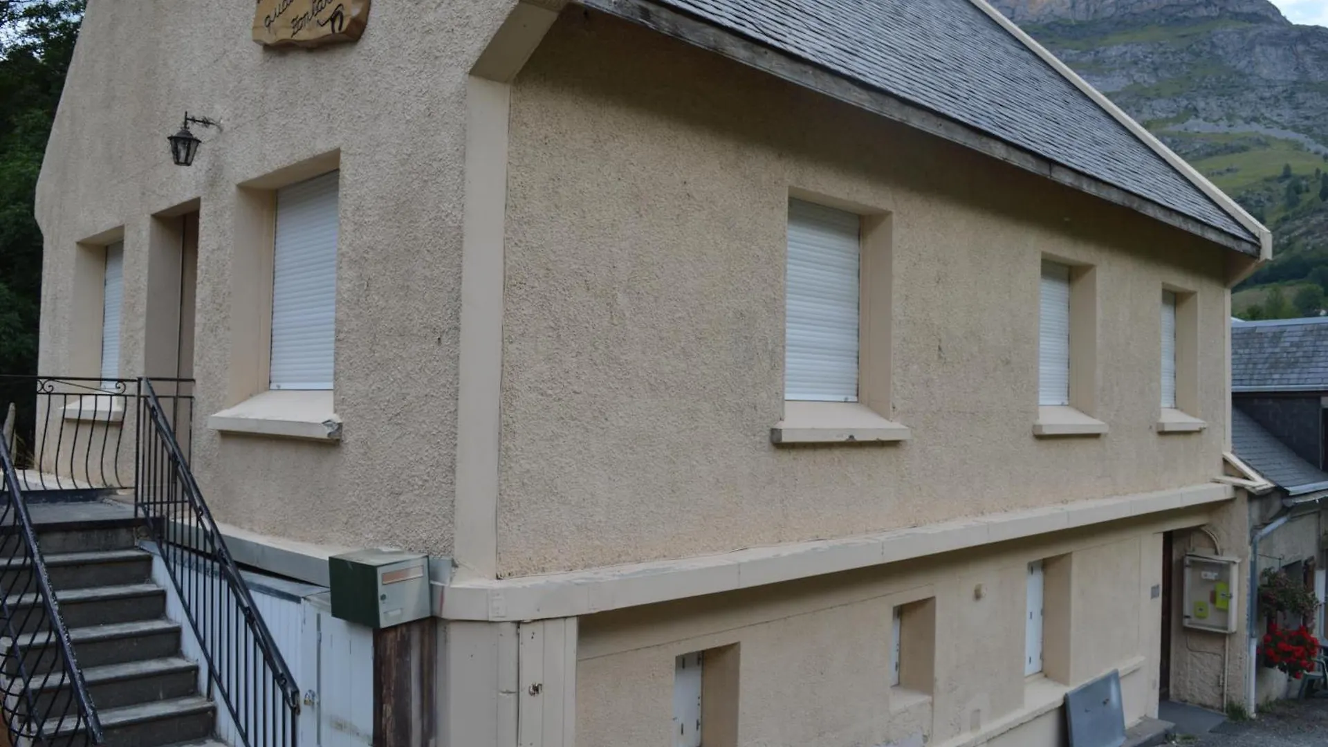 Logements Les 4 Fontaines غافارني شقة